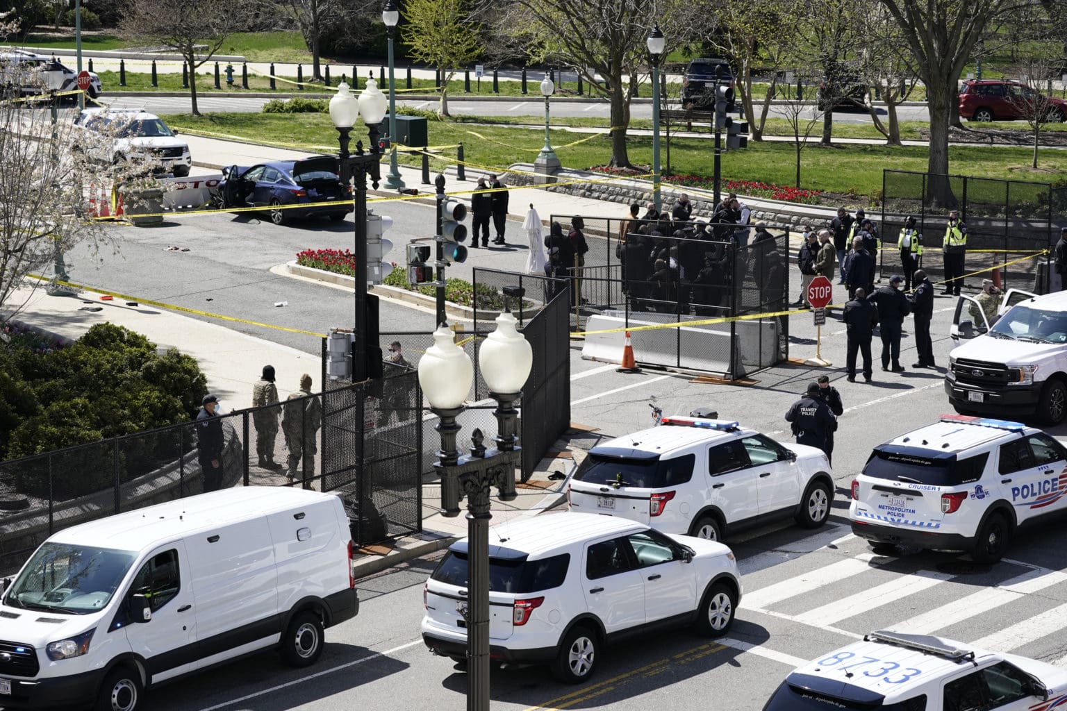 Breaking Car Rams Us Capitol Barricade Driver Shot Dead After Injuring Two Officers The 4725
